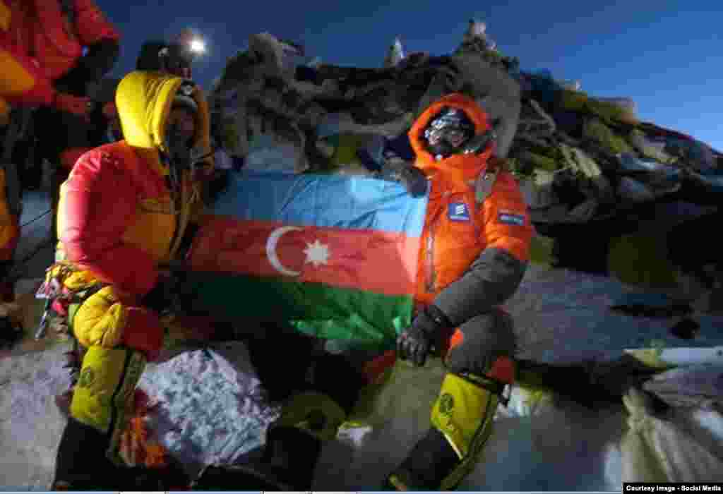 Everestdə Azərbaycan bayrağını qaldıran Murad Aşurlu belə deyird:&nbsp;Bilirsiniz, Marqaret Tetçerin gözəl ifadəsi var idi: hər kəs Everestə özü üçün qalxır, lakin hamı zirvənin üzərində öz ölkəsinin bayrağını qaldırır! 